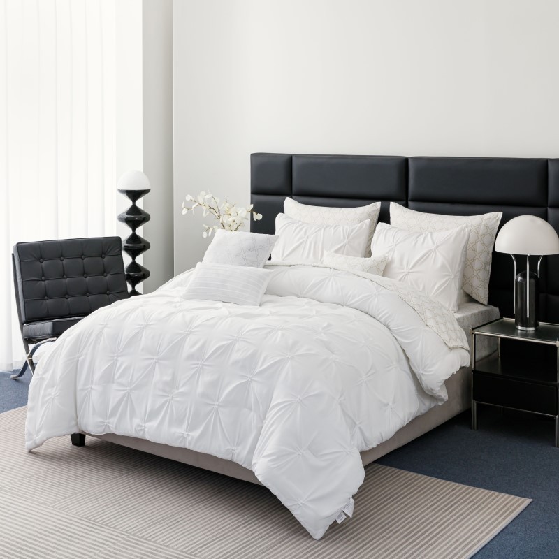 Twin White 8Pc Pintuck Bed In A Bag Set