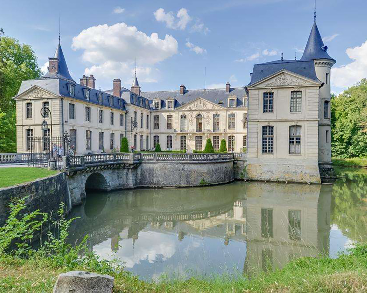 Two Night Chateau d'Ermenonville  Parisian Medieval Getaway